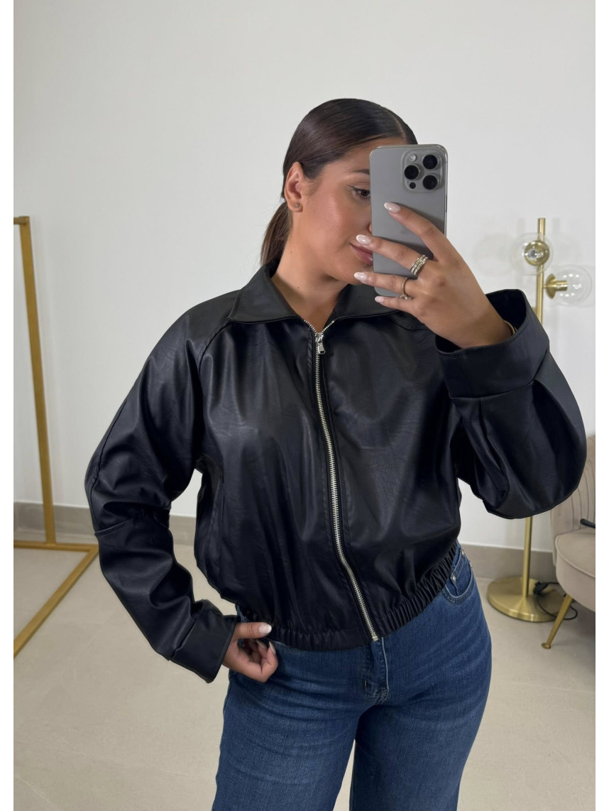 Cazadora polipiel negra