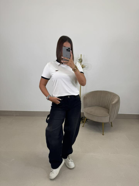 Camiseta corte mujer Karl bordada