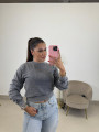 sudadera desgastada gris