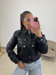Chaqueta polipiel crop negra