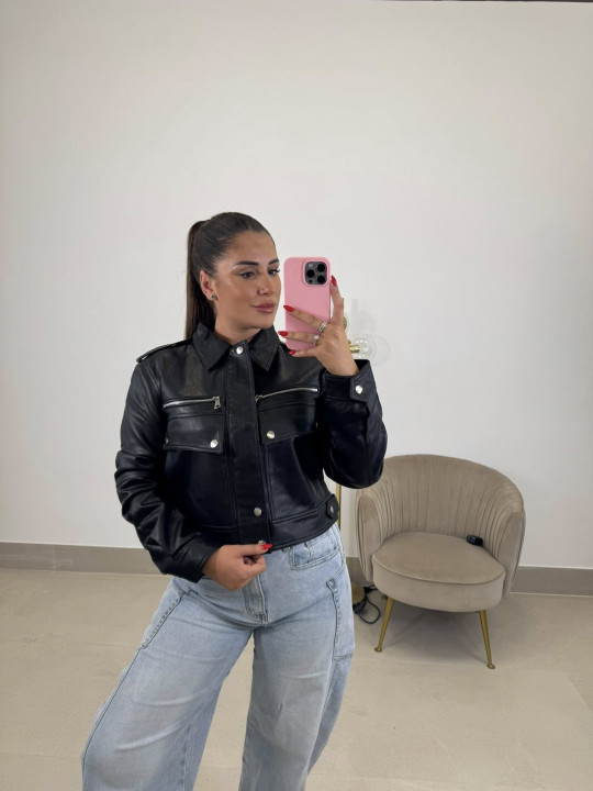 Chaqueta polipiel crop negra