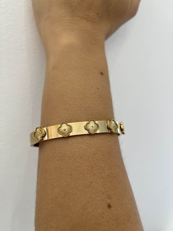 Brazalete dorada flor