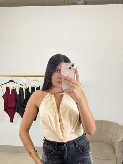 Body detalle cuello collar