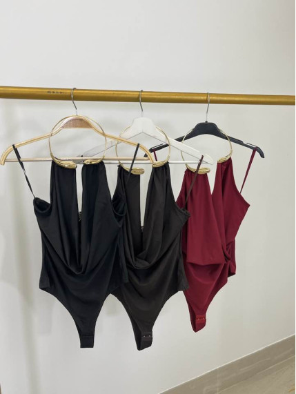 Body detalle cuello collar