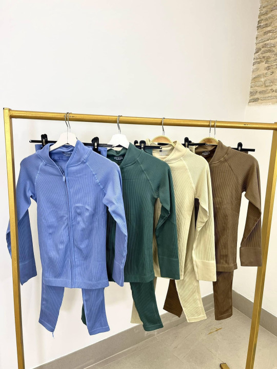 Conjunto dos piezas deportivo