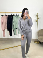 Conjunto deportivo Carla
