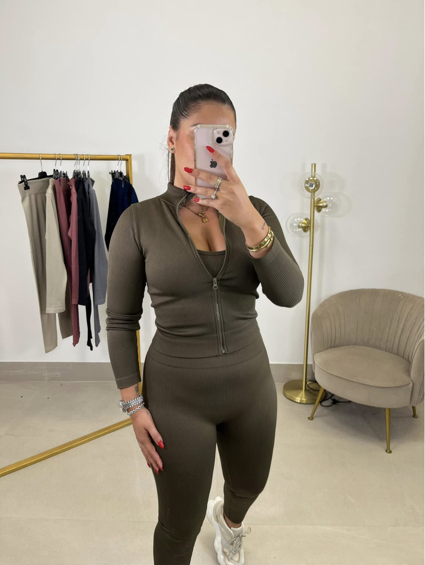 Conjunto deportivo tres piezas Irina