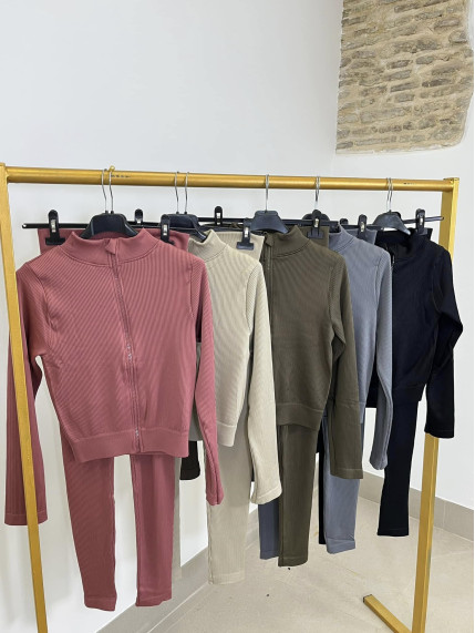 Conjunto deportivo tres piezas Irina