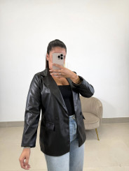 blazer polipiel negra