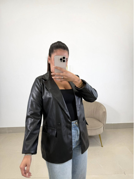 blazer polipiel negra