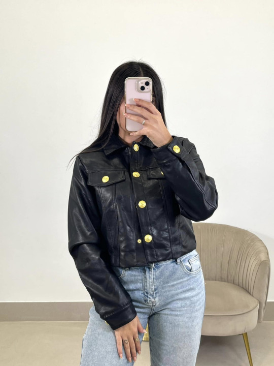 Chaqueta polipiel crop negra Chaqueta polipiel crop negra