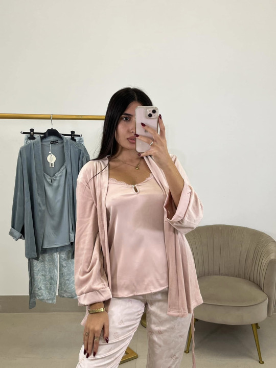 Pijama tres piezas satinado Pijama tres piezas satinado