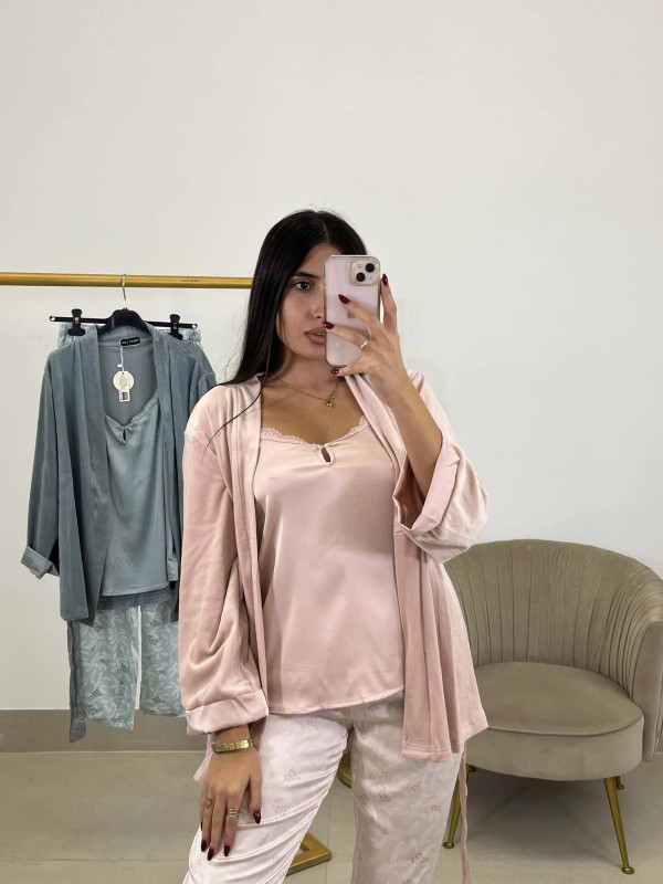 Pijama tres piezas satinado Pijama tres piezas satinado