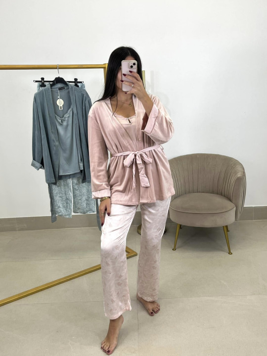 Pijama tres piezas satinado Pijama tres piezas satinado