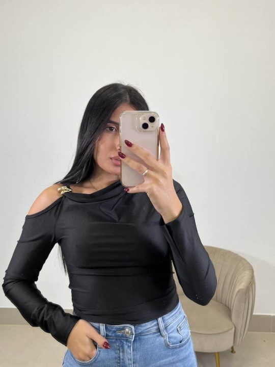 Top asimetrico negro Top asimetrico negro