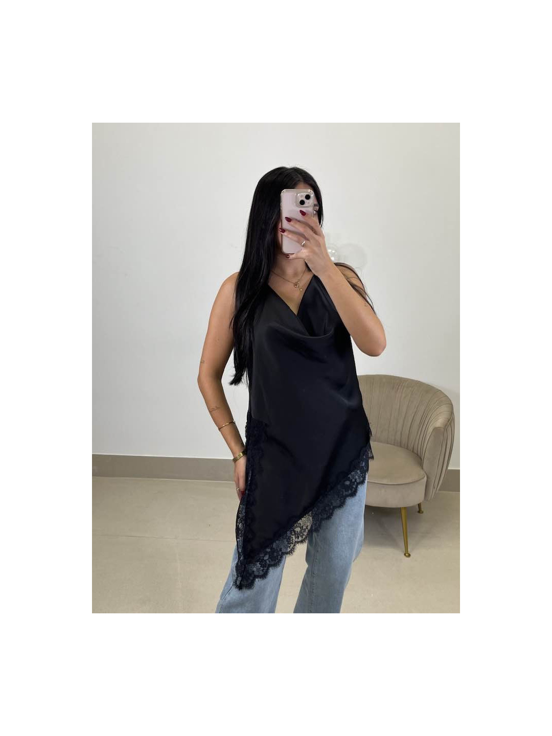 Top cuello halter encaje asimetrico negro