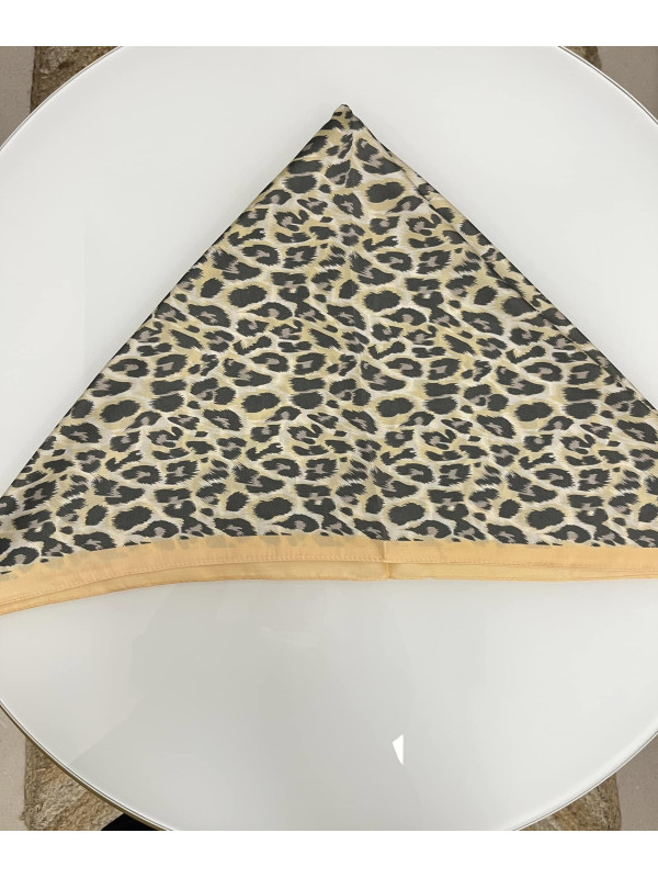 Pañuelo pico animal print