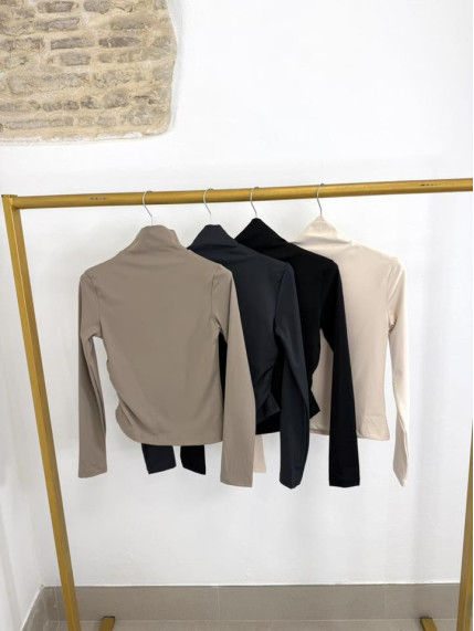 Camiseta cuello alto licra fría