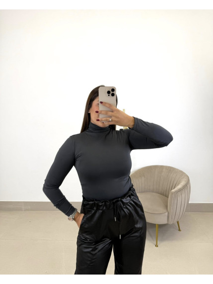 Camiseta cuello alto licra fría