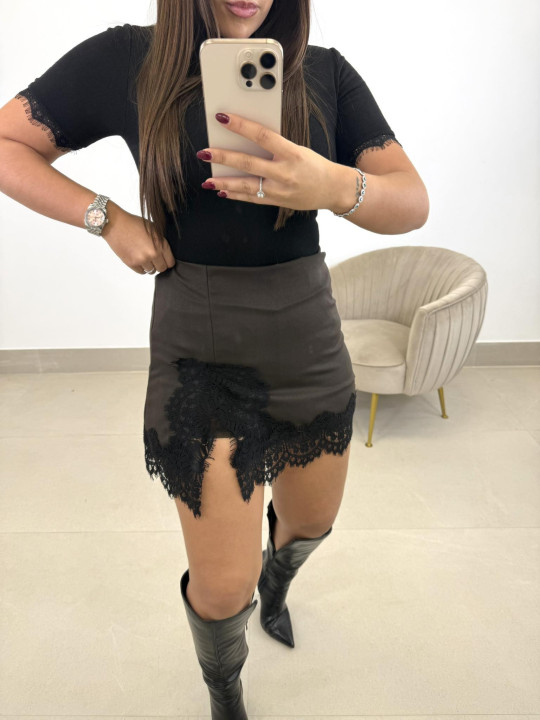Falda pantalón marrón detalle encaje