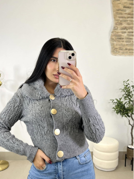 chaqueta punto cuello pelo gris
