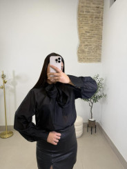 Blusa negra lazos