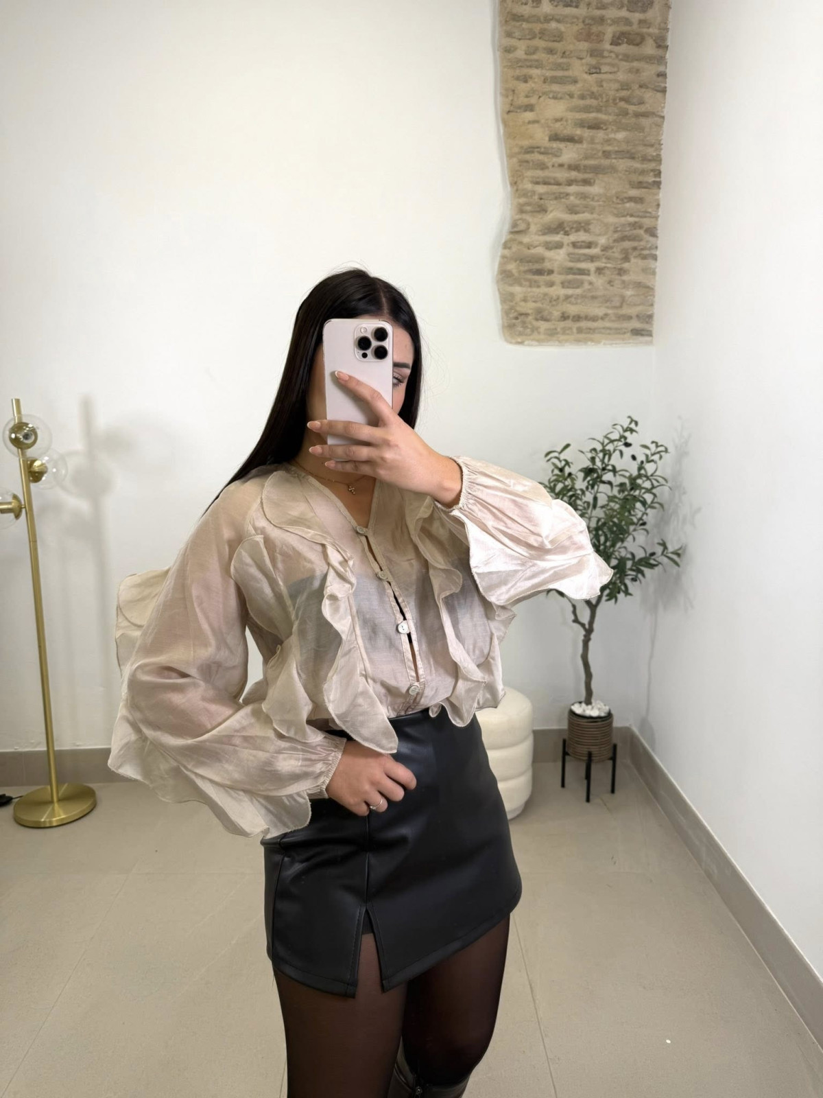 Blusa volantes beige