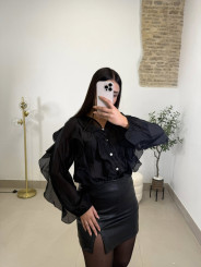Blusa volantes negra