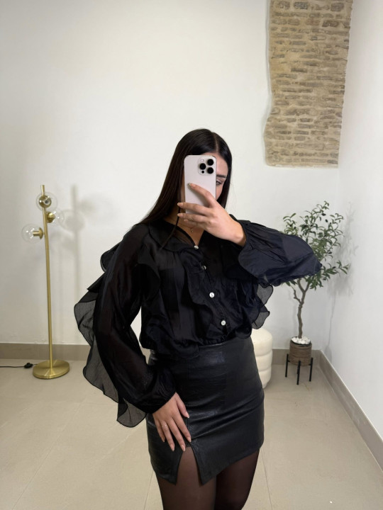 Blusa volantes negra