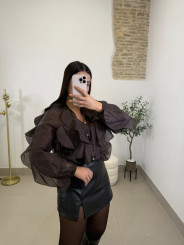 Blusa volantes marrón chocolate