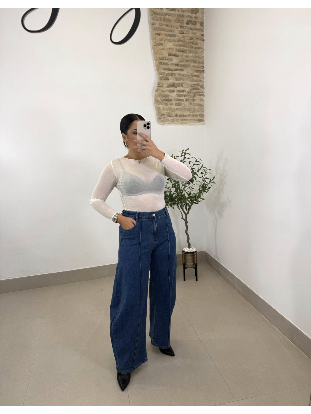 Camiseta blanco roto cuello redondo