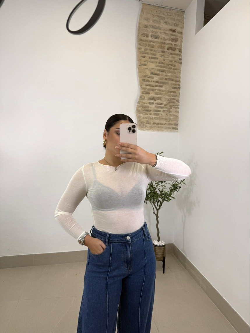 Camiseta blanco roto cuello redondo