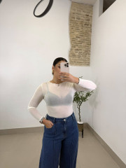 Camiseta blanco roto cuello redondo