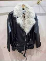 Cazadora polipiel combinada pelo negra