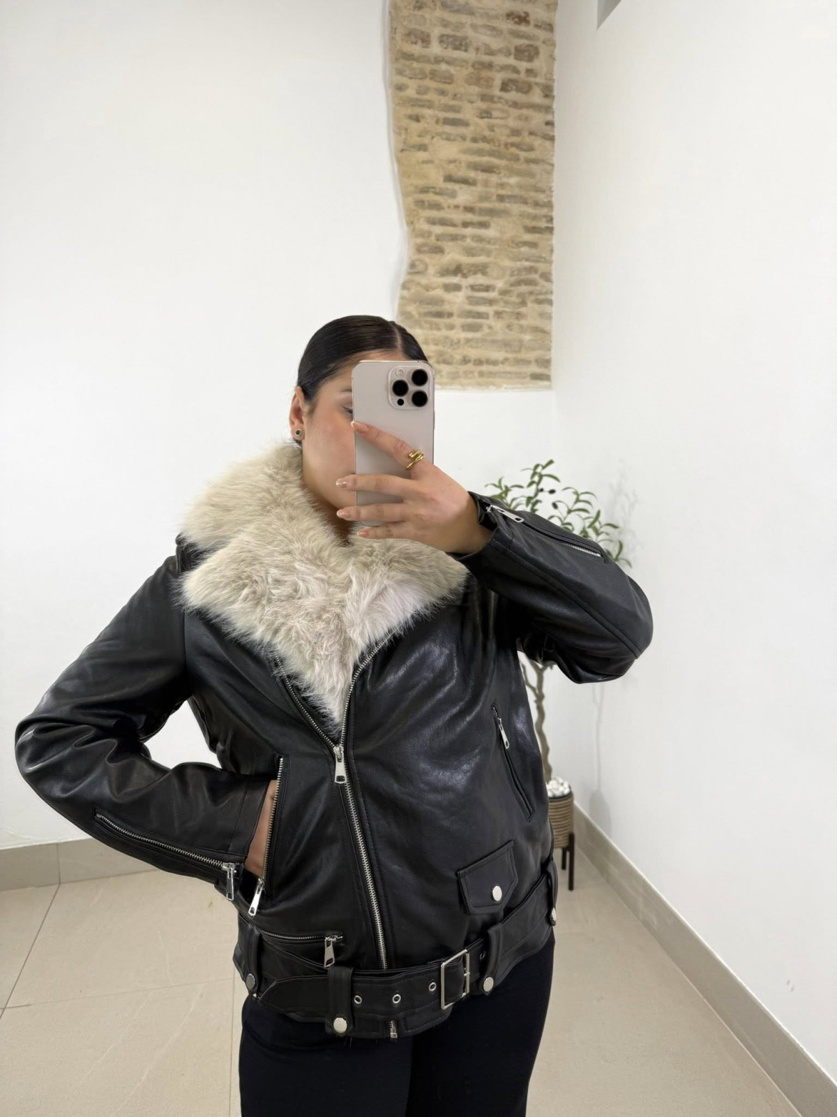 Cazadora polipiel combinada pelo negra