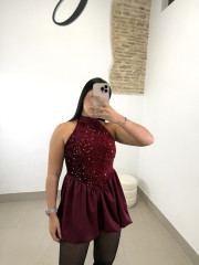 vestido lentejuela detalle volante tinto