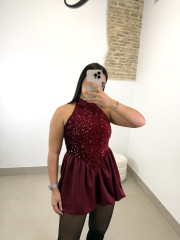 vestido lentejuela detalle volante tinto