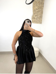 vestido lentejuela detalle volante negro