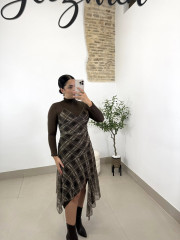 Camiseta cuello alto marron fino