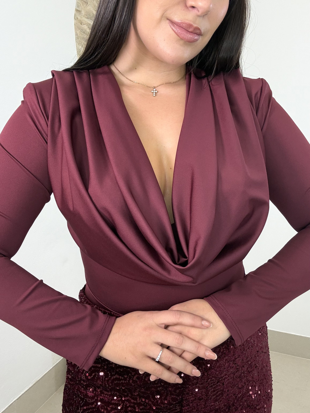 body escote drapeado tinto