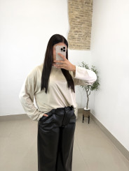camiseta basica oversize manga larga beige