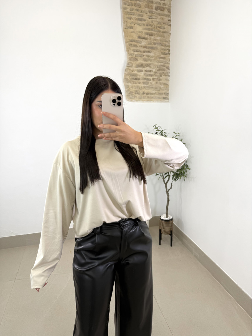 camiseta basica oversize manga larga beige