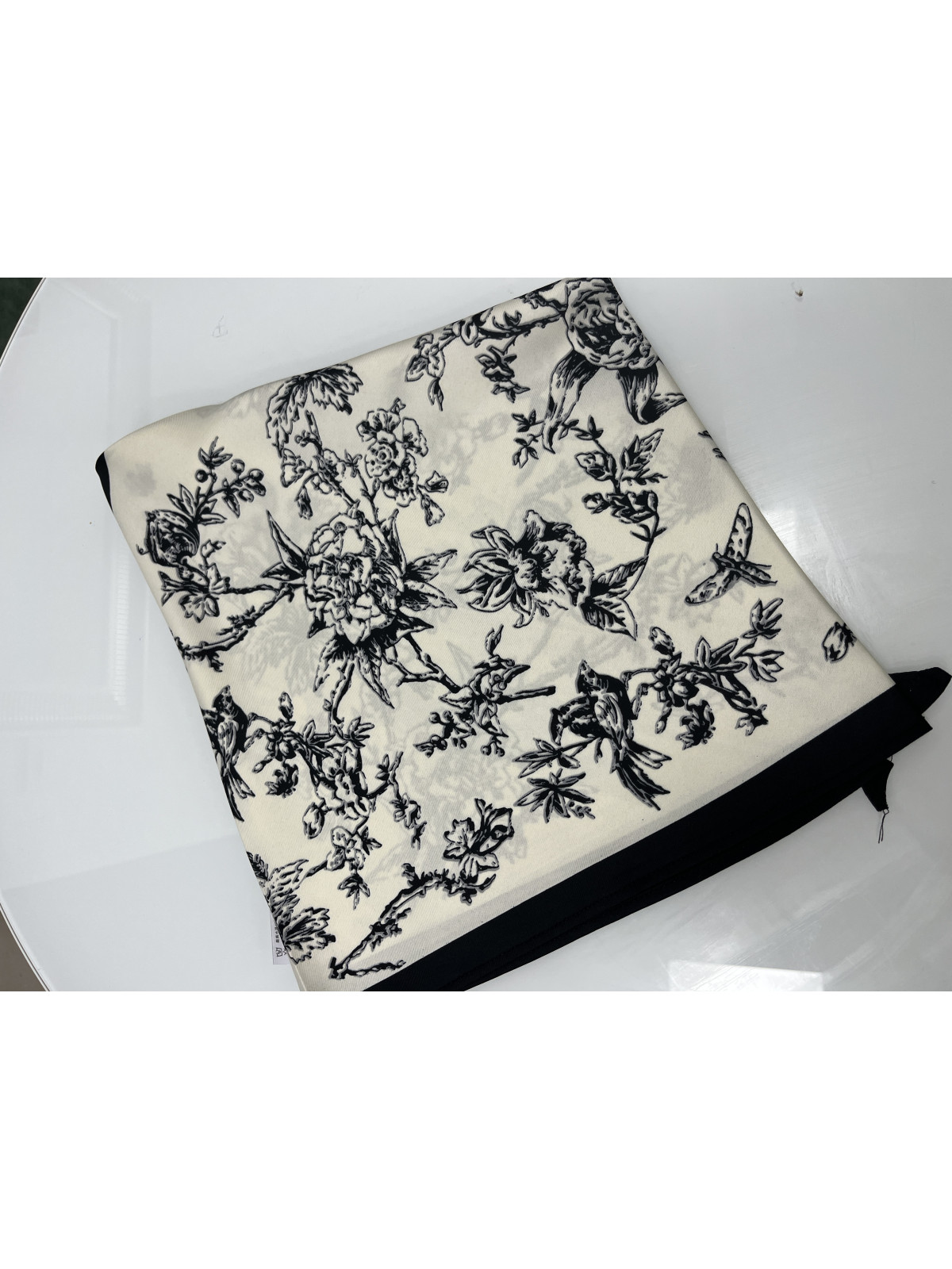 pAÑUELO PICO FLORAL BLANCO/NEGRO