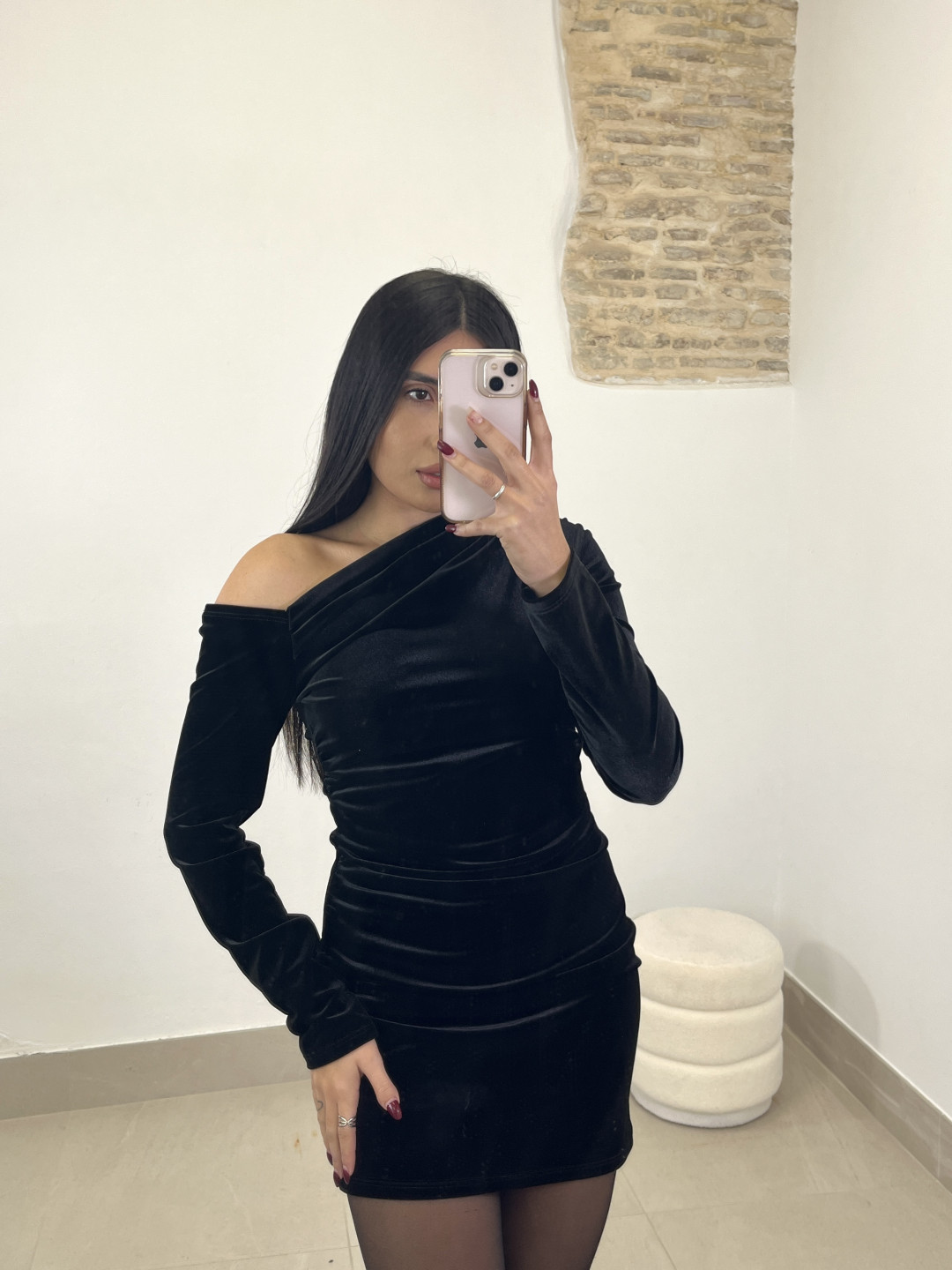 vestido escote asimetrico terciopelo negro