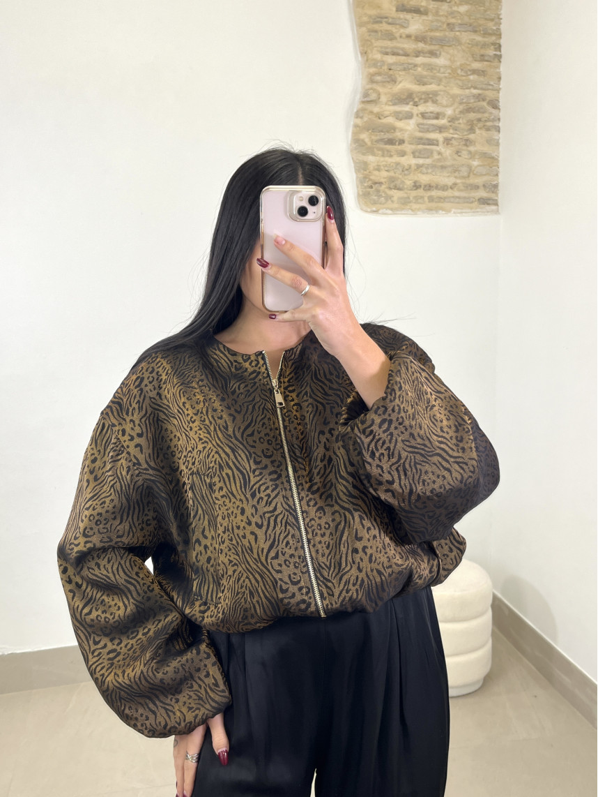 Bomber satinada efecto animal print