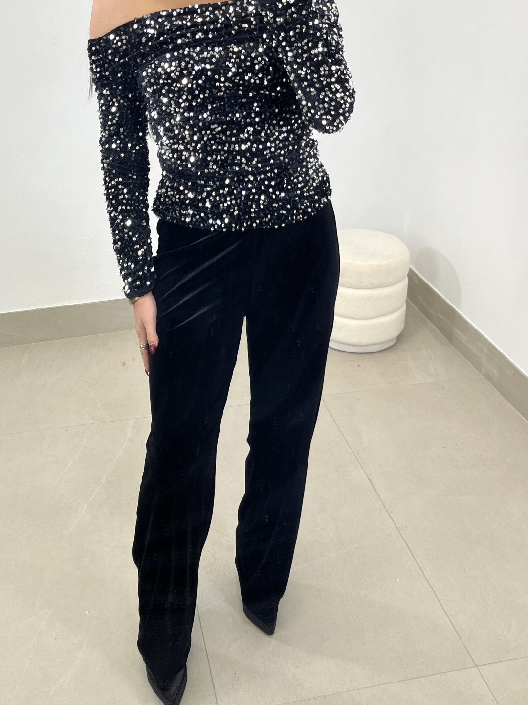 Top escote barco lentejuela negro