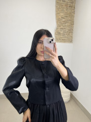 chaqueta manga abullonada negra