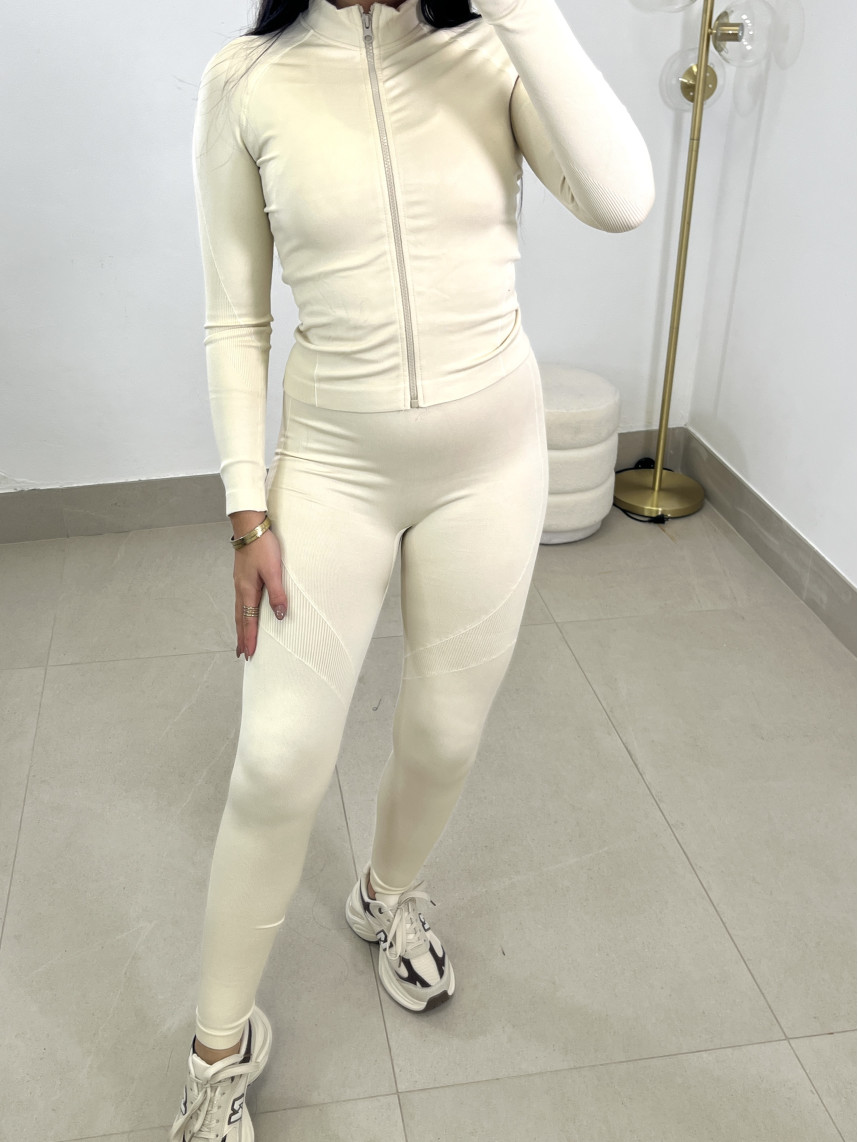 Conjunto deportivo tres piezas F4014 beige