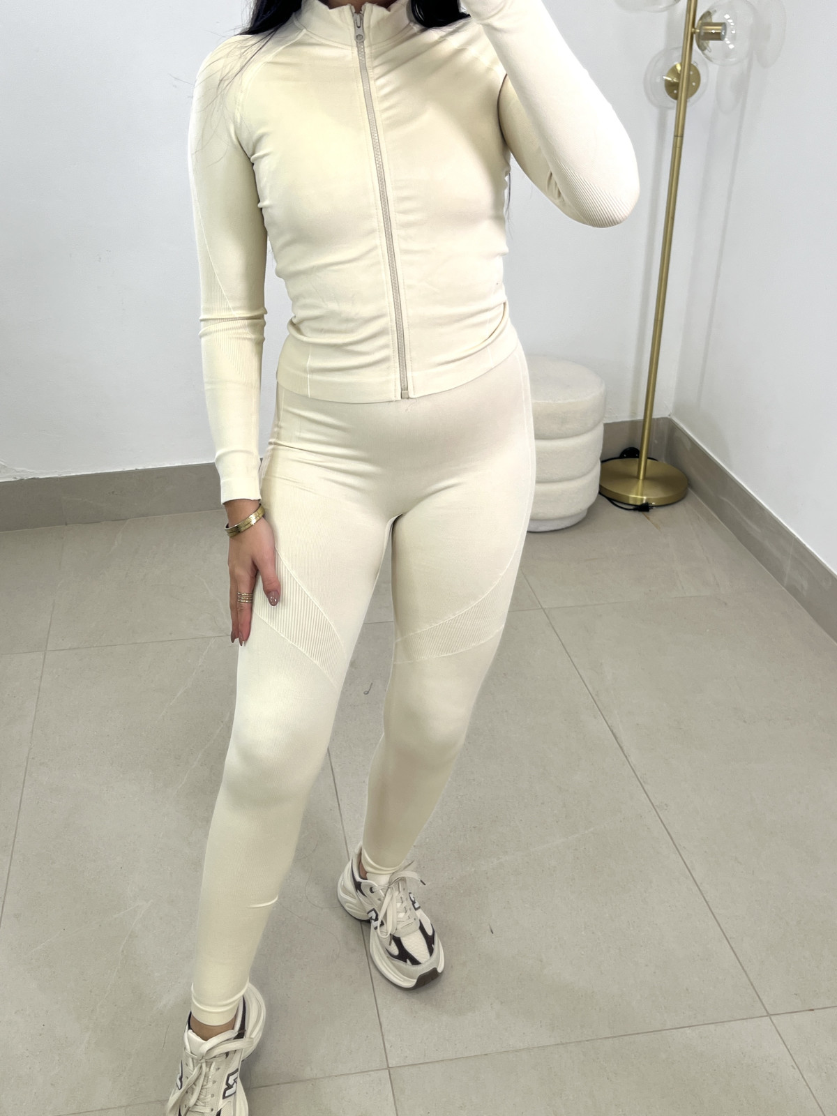 Conjunto deportivo tres piezas F4014 beige