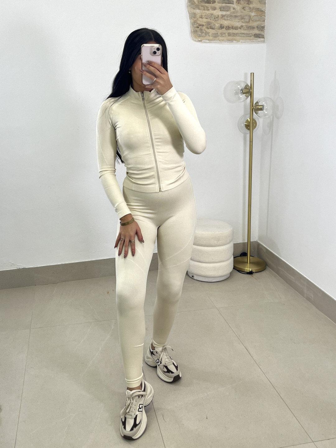 Conjunto deportivo tres piezas F4014 beige